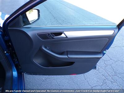 2015 Volkswagen Jetta SE   - Photo 29 - Mesa, AZ 85202
