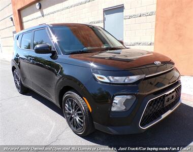 2020 Kia Soul LX - Photo 1 - Mesa, AZ 85202