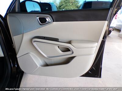 2020 Kia Soul LX - Photo 29 - Mesa, AZ 85202