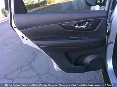 2017 Nissan Rogue SV   - Photo 19 - Mesa, AZ 85202
