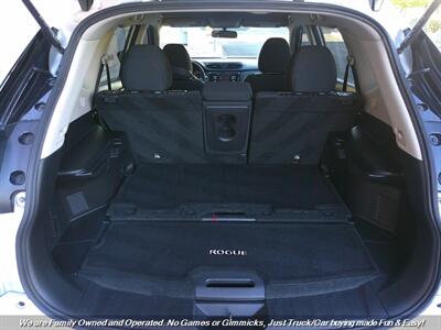 2017 Nissan Rogue SV   - Photo 9 - Mesa, AZ 85202