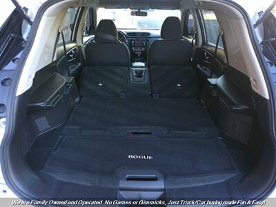 2017 Nissan Rogue SV   - Photo 10 - Mesa, AZ 85202