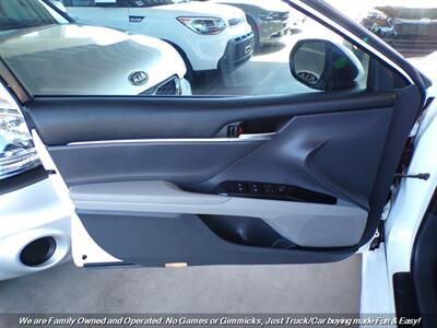 2018 Toyota Camry SE   - Photo 12 - Mesa, AZ 85202