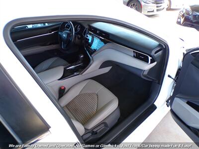 2018 Toyota Camry SE   - Photo 29 - Mesa, AZ 85202
