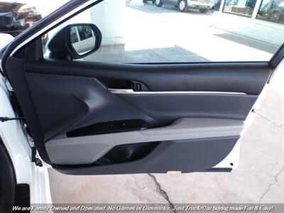 2018 Toyota Camry SE   - Photo 30 - Mesa, AZ 85202