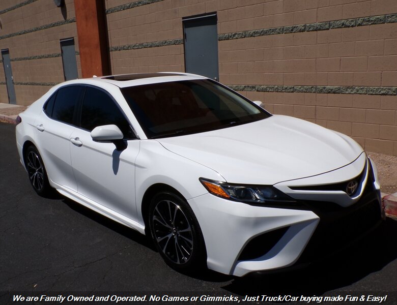 2018 Toyota Camry SE   - Photo 1 - Mesa, AZ 85202
