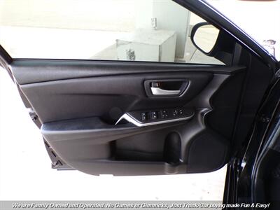 2017 Toyota Camry SE - Photo 12 - Mesa, AZ 85202