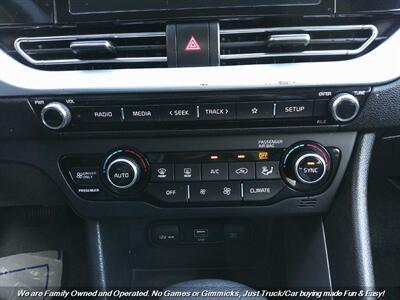 2020 Kia Niro LX   - Photo 38 - Mesa, AZ 85202