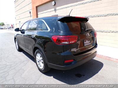2019 Kia Sorento L   - Photo 8 - Mesa, AZ 85202