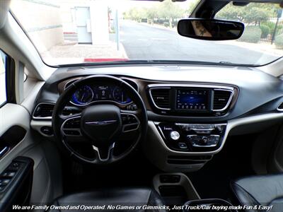 2018 Chrysler Pacifica Touring L   - Photo 40 - Mesa, AZ 85202