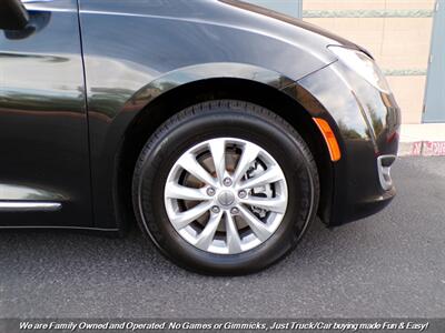 2018 Chrysler Pacifica Touring L   - Photo 54 - Mesa, AZ 85202