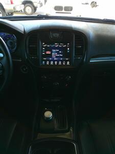 2017 Chrysler 300 Series S   - Photo 37 - Mesa, AZ 85202