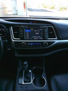 2016 Toyota Highlander XLE   - Photo 47 - Mesa, AZ 85202