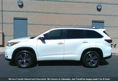 2016 Toyota Highlander XLE   - Photo 8 - Mesa, AZ 85202