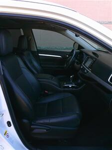 2016 Toyota Highlander XLE   - Photo 30 - Mesa, AZ 85202