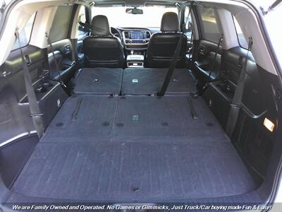 2016 Toyota Highlander XLE   - Photo 10 - Mesa, AZ 85202