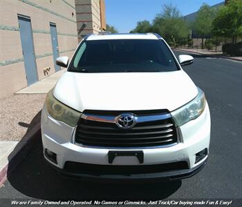 2016 Toyota Highlander XLE   - Photo 2 - Mesa, AZ 85202