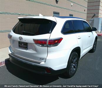 2016 Toyota Highlander XLE   - Photo 6 - Mesa, AZ 85202