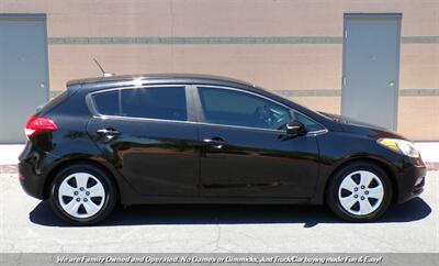 2016 Kia Forte5 LX   - Photo 8 - Mesa, AZ 85202