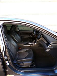 2019 Toyota Camry SE   - Photo 26 - Mesa, AZ 85202