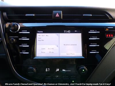 2019 Toyota Camry SE   - Photo 33 - Mesa, AZ 85202