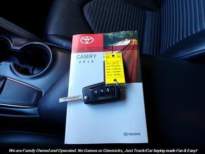 2019 Toyota Camry SE   - Photo 45 - Mesa, AZ 85202