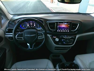 2017 Chrysler Pacifica Touring-L Plus   - Photo 42 - Mesa, AZ 85202