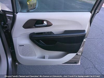 2017 Chrysler Pacifica Touring-L Plus   - Photo 33 - Mesa, AZ 85202