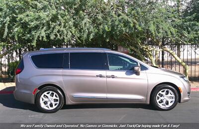 2017 Chrysler Pacifica Touring-L Plus   - Photo 5 - Mesa, AZ 85202