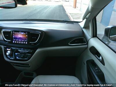 2017 Chrysler Pacifica Touring-L Plus   - Photo 41 - Mesa, AZ 85202
