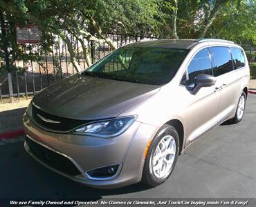 2017 Chrysler Pacifica Touring-L Plus   - Photo 3 - Mesa, AZ 85202