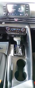 2021 Hyundai ELANTRA SEL   - Photo 25 - Mesa, AZ 85202