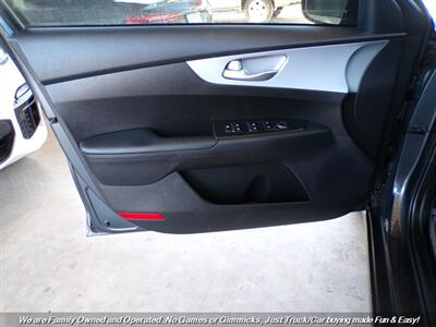 2024 Kia Forte LXS   - Photo 11 - Mesa, AZ 85202
