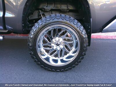 2018 Toyota Tundra Crew Max SR5   - Photo 47 - Mesa, AZ 85202