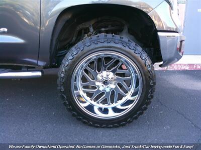 2018 Toyota Tundra Crew Max SR5   - Photo 49 - Mesa, AZ 85202