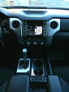 2018 Toyota Tundra Crew Max SR5   - Photo 37 - Mesa, AZ 85202