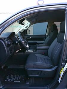 2018 Toyota Tundra Crew Max SR5   - Photo 14 - Mesa, AZ 85202