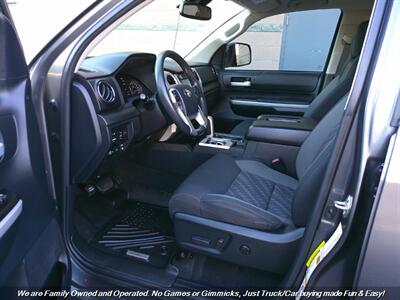 2018 Toyota Tundra Crew Max SR5   - Photo 13 - Mesa, AZ 85202