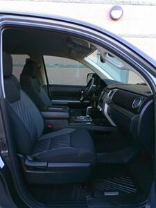 2018 Toyota Tundra Crew Max SR5   - Photo 29 - Mesa, AZ 85202