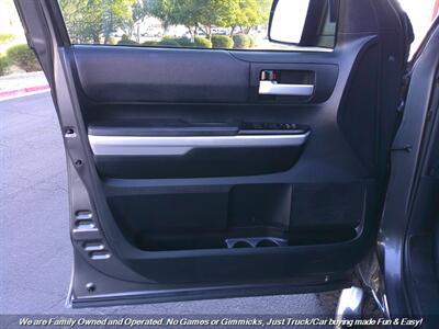 2018 Toyota Tundra Crew Max SR5   - Photo 12 - Mesa, AZ 85202