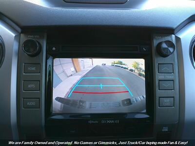 2018 Toyota Tundra Crew Max SR5   - Photo 39 - Mesa, AZ 85202