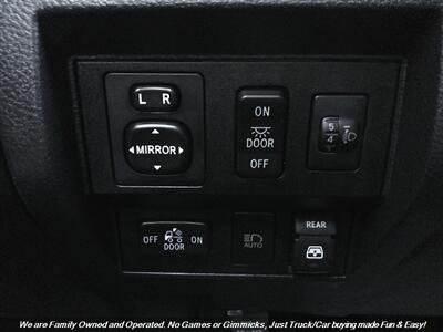 2018 Toyota Tundra Crew Max SR5   - Photo 41 - Mesa, AZ 85202