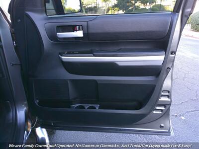 2018 Toyota Tundra Crew Max SR5   - Photo 31 - Mesa, AZ 85202