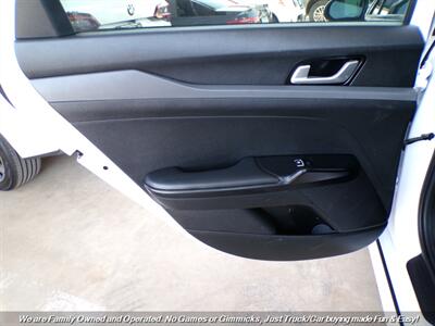 2022 Kia K5 LXS - Photo 16 - Mesa, AZ 85202