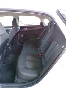 2022 Kia K5 LXS - Photo 18 - Mesa, AZ 85202