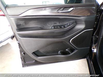 2022 Jeep Grand Cherokee L Laredo - Photo 12 - Mesa, AZ 85202