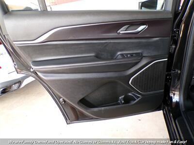 2022 Jeep Grand Cherokee L Laredo - Photo 18 - Mesa, AZ 85202