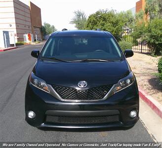 2015 Toyota Sienna SE Premium 8-Passeng - Photo 2 - Mesa, AZ 85202