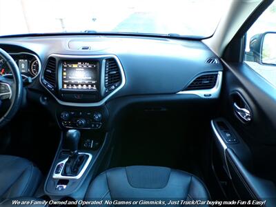 2018 Jeep Cherokee Latitude Plus   - Photo 33 - Mesa, AZ 85202
