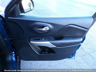 2018 Jeep Cherokee Latitude Plus   - Photo 30 - Mesa, AZ 85202